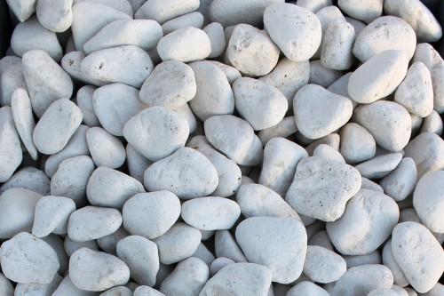 Щебень галтованый белый (известняк) фр.40-70 мм.