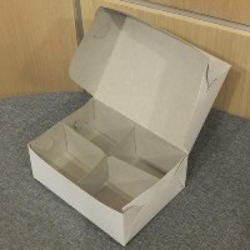 Коробка для пирожных 15*11*6 см с разделителем